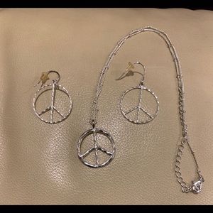 Earring and necklace set